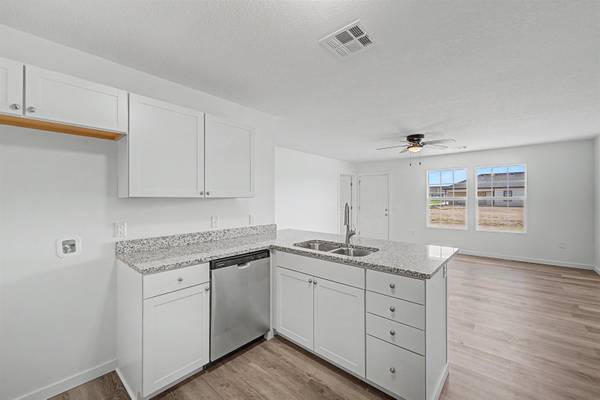 1218 Fountain Dr, Salina, KS 67401