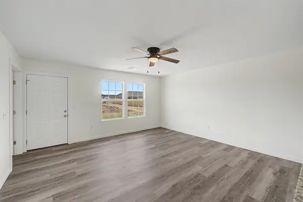 1218 Fountain Dr, Salina, KS 67401