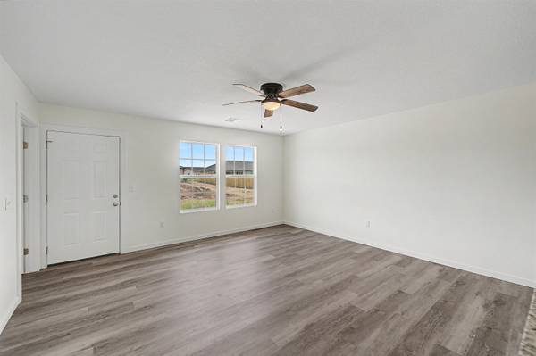 1218 Fountain Dr, Salina, KS 67401