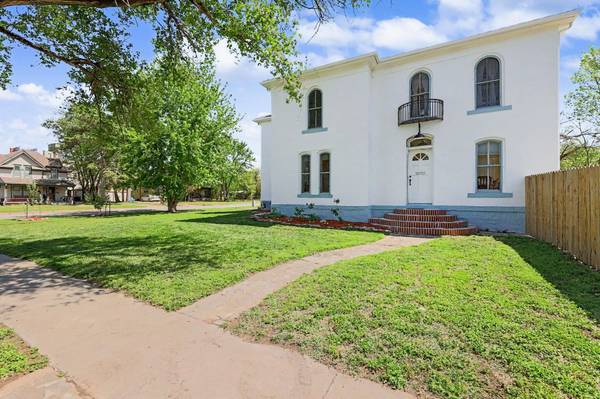 303 E 5th St, Newton, KS 67114