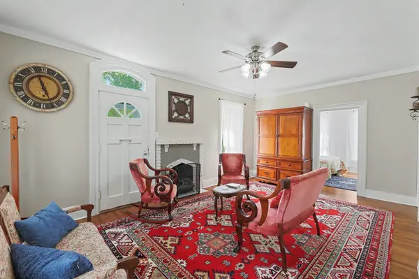 303 E 5th St, Newton, KS 67114