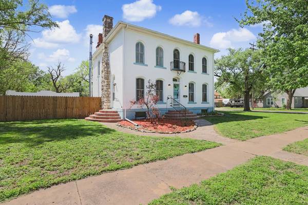 303 E 5th St, Newton, KS 67114