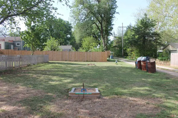 828 N Anthony Ave, Anthony, KS 67003