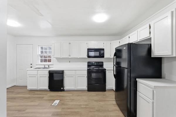 703 S Hydraulic, Wichita, KS 67211