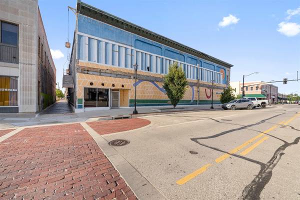 101 N Santa Fe Ave, Salina, KS 67401