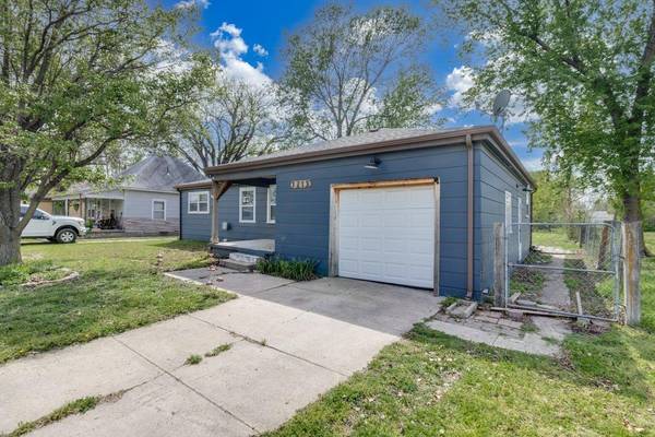 1215 N Logan St, Newton, KS 67114-2343