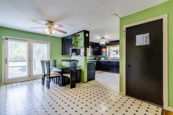 1215 N Logan St, Newton, KS 67114-2343