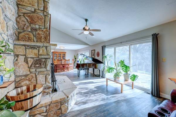30117 Shady Oak Dr, Arkansas City, KS 67005