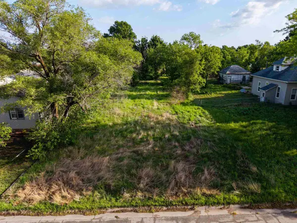 410 W Grant St, Walton, KS 67151