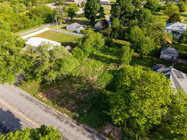 410 W Grant St, Walton, KS 67151
