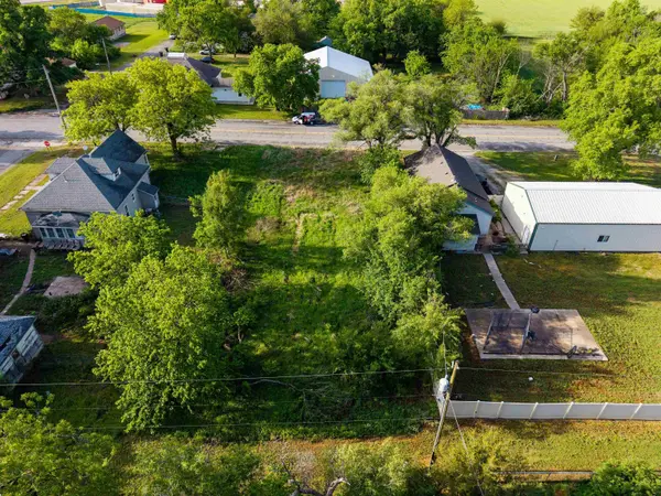 410 W Grant St, Walton, KS 67151