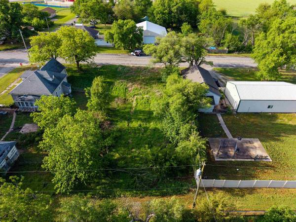 410 W Grant St, Walton, KS 67151