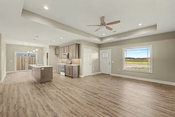 1200 Vista Sur Dr, Salina, KS 67401
