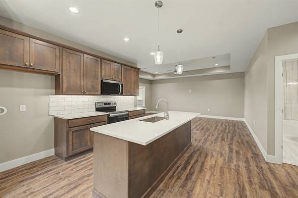 1200 Vista Sur Dr, Salina, KS 67401