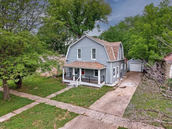 1516 E 11th Ave, Winfield, KS 67156