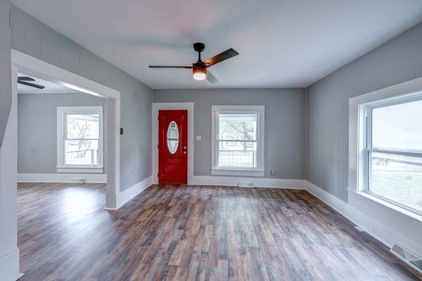 1516 E 11th Ave, Winfield, KS 67156