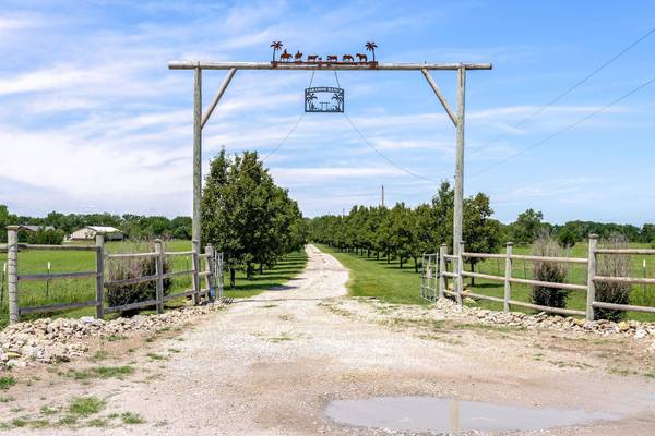 21249 SW Meadowlark Rd, Douglass, KS 67039