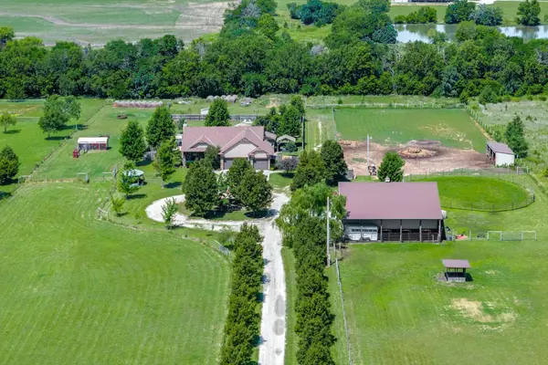 21249 SW Meadowlark Rd, Douglass, KS 67039