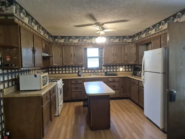 512 N Greenwood Ave, Severy, KS 67137