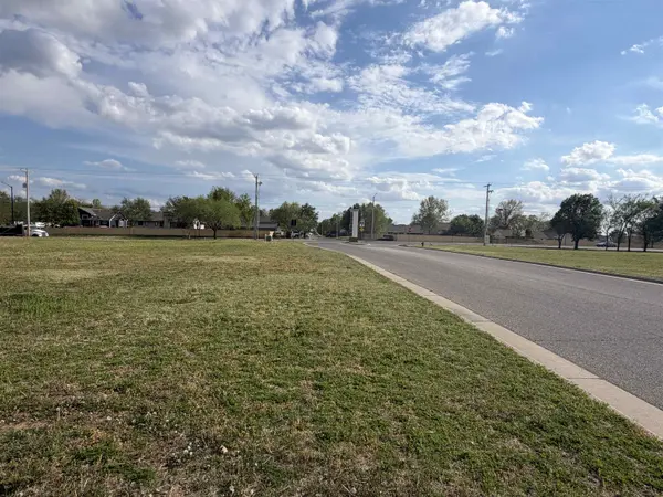 000 N Klein Cir, Derby, KS 67037