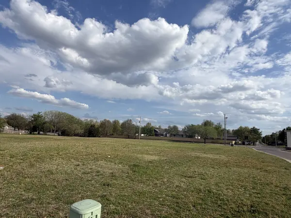 000 N Klein Cir, Derby, KS 67037