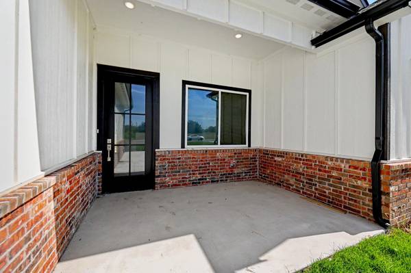 23 Kingdom Ct, Goddard, KS 67052