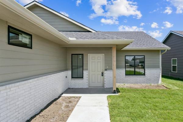 8992 E Forbes Cir., Bel Aire, KS 67226