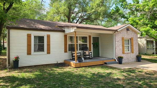 1106 E 7th, Wellington, KS 67152