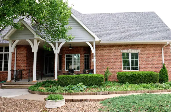 2475 Dundee Ln, Salina, KS 67401