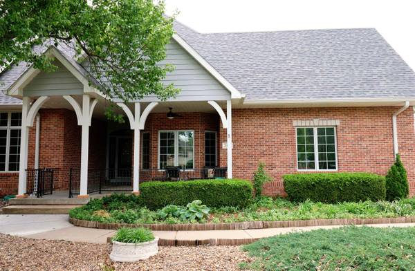 2475 Dundee Ln, Salina, KS 67401