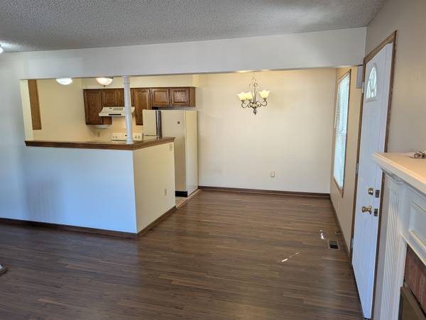 1717 S Cypress, Wichita, KS 67207