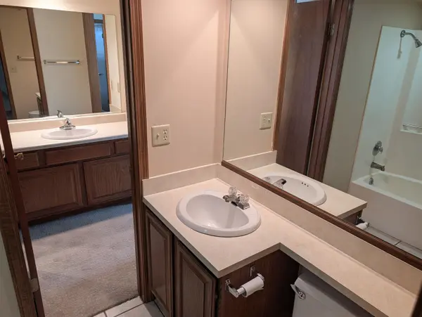 1717 S Cypress, Wichita, KS 67207