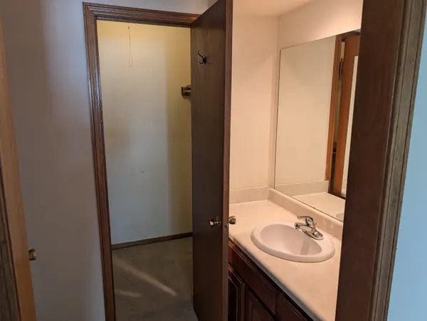 1717 S Cypress, Wichita, KS 67207