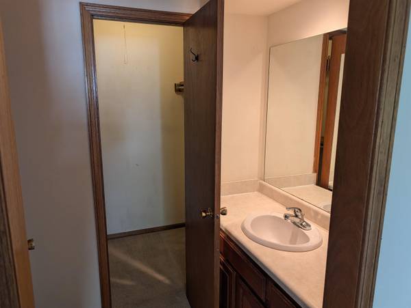 1717 S Cypress, Wichita, KS 67207