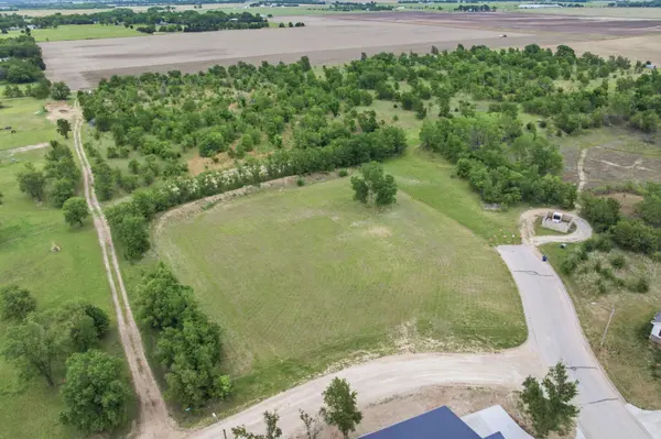 301 N Devinshire Ave, Bentley, KS 67016
