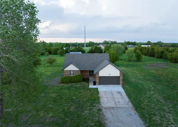 13610 E Deerfield Trl, Derby, KS 67037