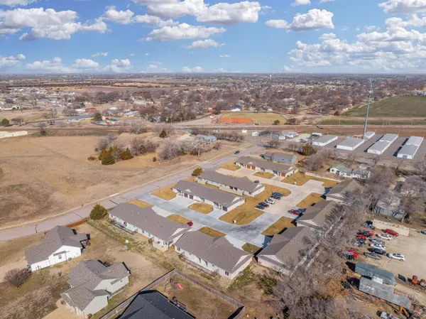 320 N Warren, Rose Hill, KS 67133