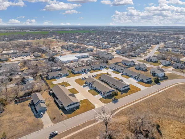 320 N Warren, Rose Hill, KS 67133