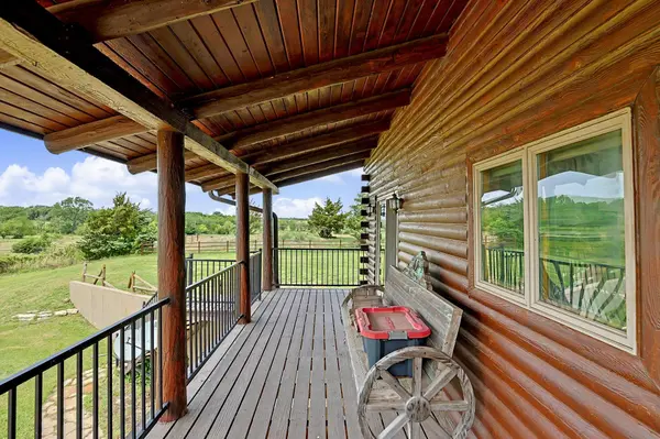 9615 S Rock Rd, Valley Center, KS 67147