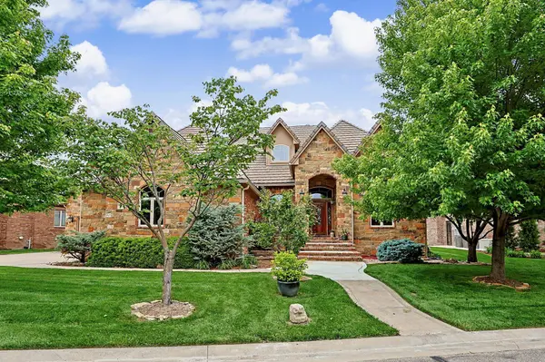 226 E Prairie Point Ct, Andover, KS 67002