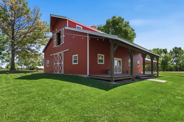 2959 Arapaho Rd, Hesston, KS 67062