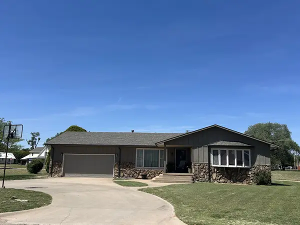 2 Crown Cir, Anthony, KS 67003