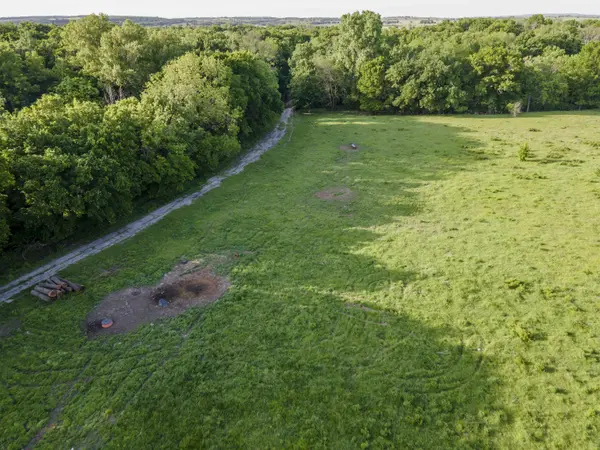 301 E 1st, Longton, KS 67352