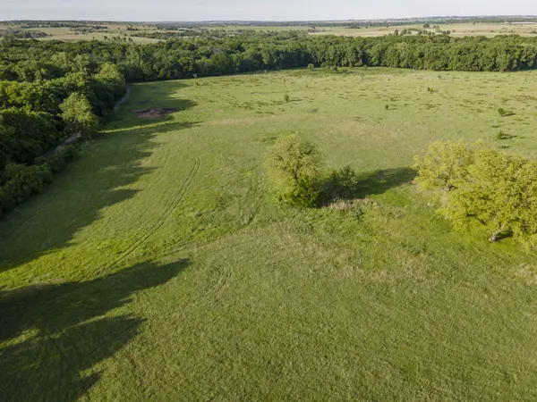 301 E 1st, Longton, KS 67352