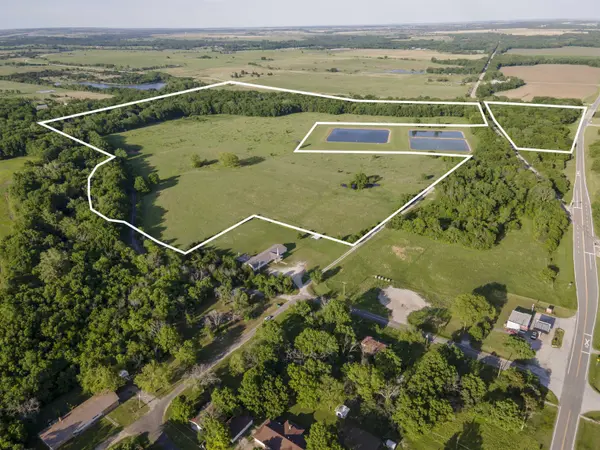 301 E 1st, Longton, KS 67352