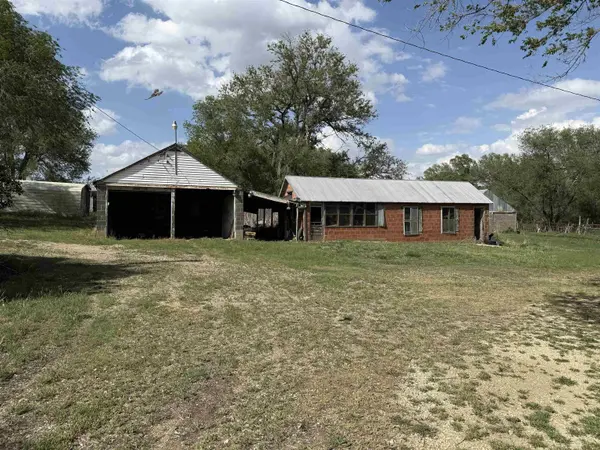 1024 Cherokee Road, Clay Center, KS 67432