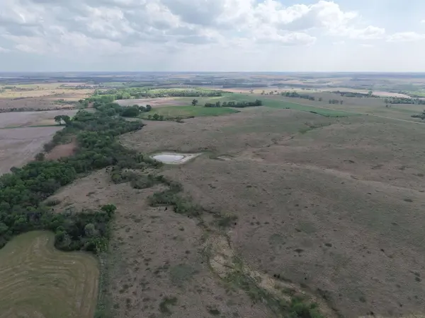 1024 Cherokee Road, Clay Center, KS 67432