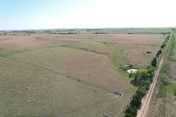 3942 V Road, Beloit, KS 67420