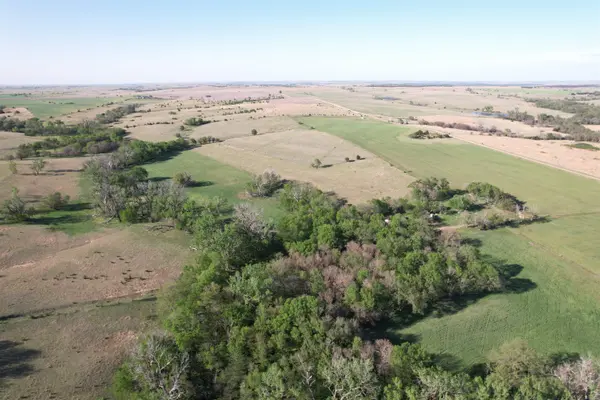3942 V Road, Beloit, KS 67420