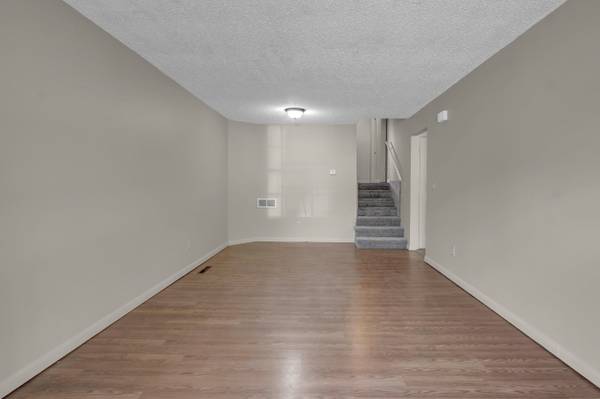 701-703 W 17th St, Newton, KS 67114